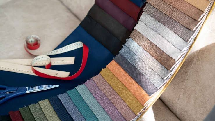 Manual visual color matching under standard light booth