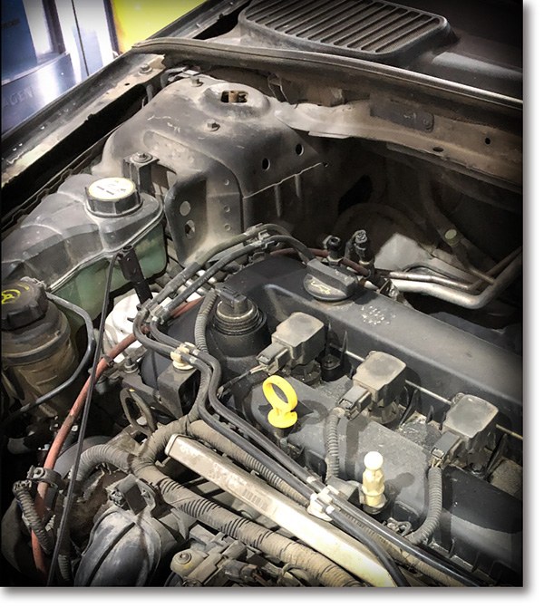 Ground clip attached to a metal part of the vehicle