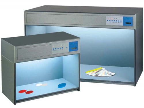 Color assessment cabinet used for standardized visual color inspection