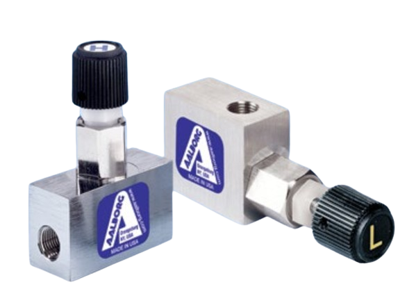 Industrial pressure measurement accessory for inline process piping