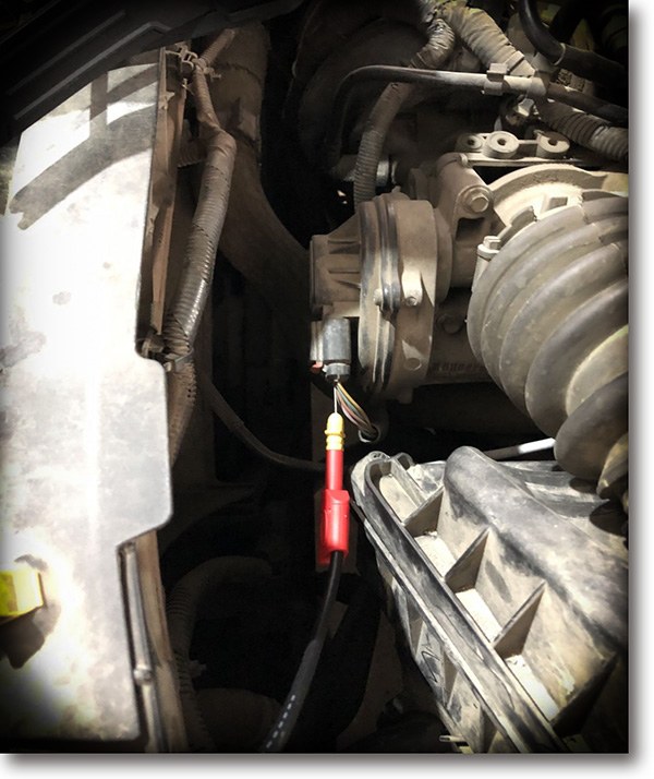 Probe connected to a Hall camshaft position sensor